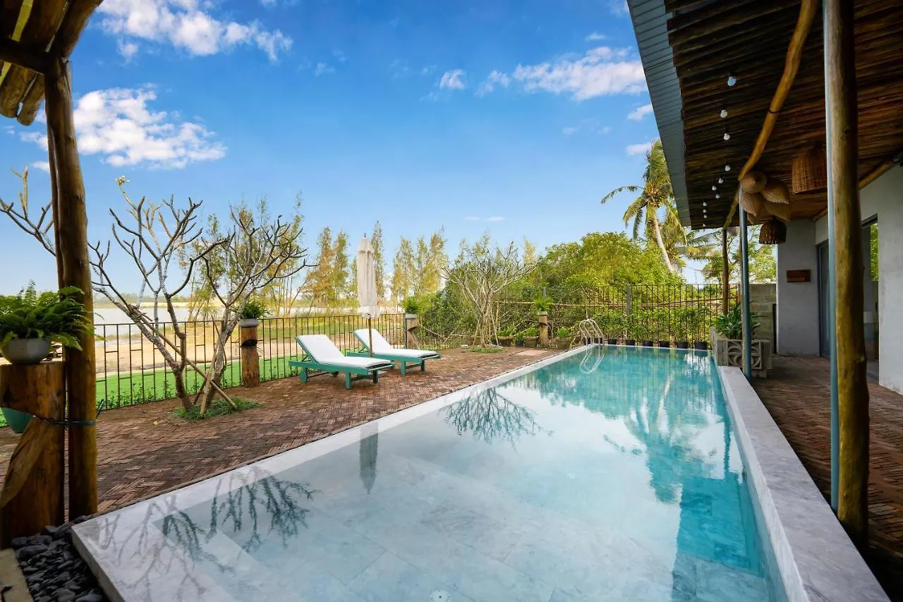 Bon Sand Villa & Spa ホイアン 4*,